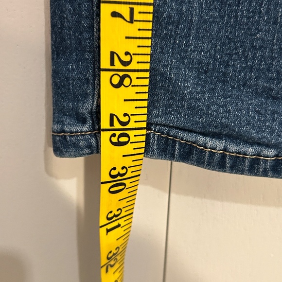 Women's Northern Reflections Size 14 Pull-On Comfort Waist Tapered Leg Jeans - Picture 3 of 11